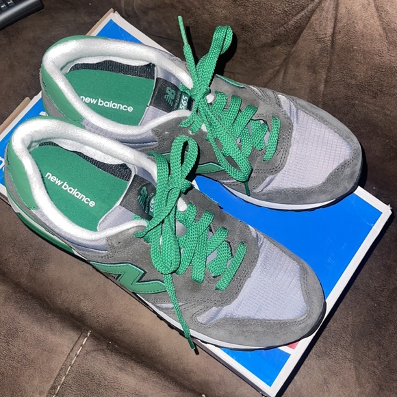 men’s new balance classics sneakers - Picture 2 of 4